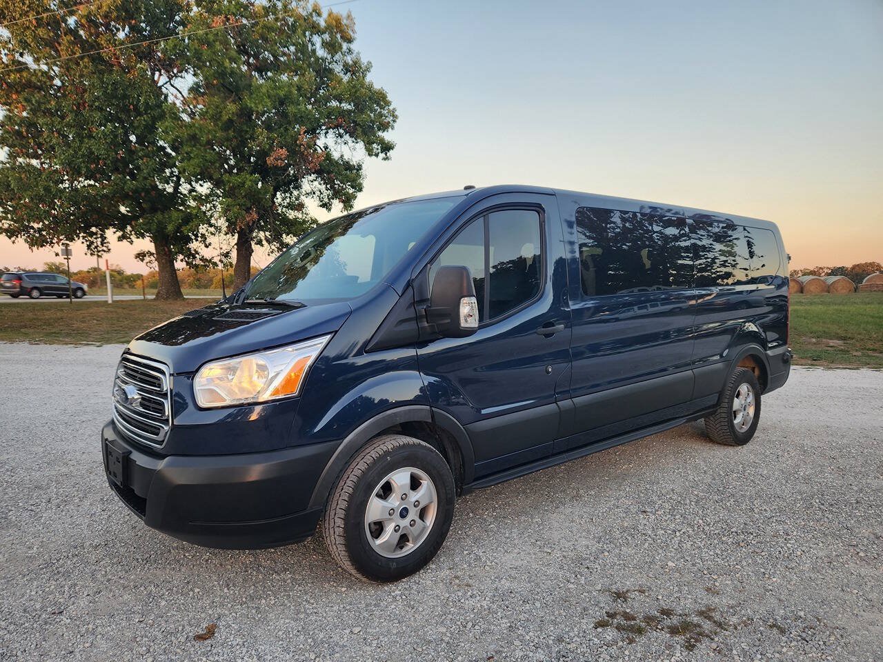 Used 2019 Ford Transit 350 XLT RWD image 1