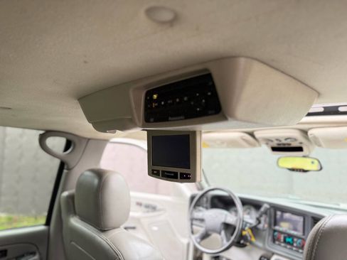 Used 2005 Chevrolet Avalanche 2500 w/ Preferred Equipment Group image 16