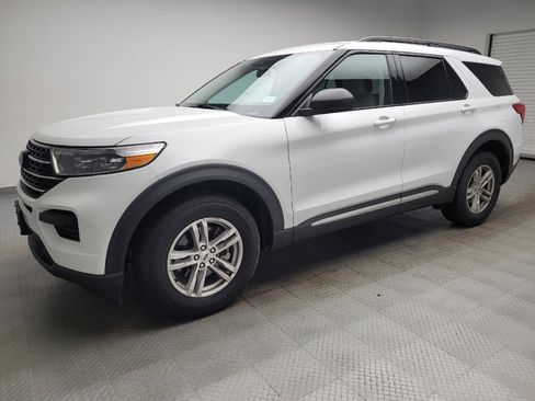 Used 2021 Ford Explorer XLT AWD/4WD image 2