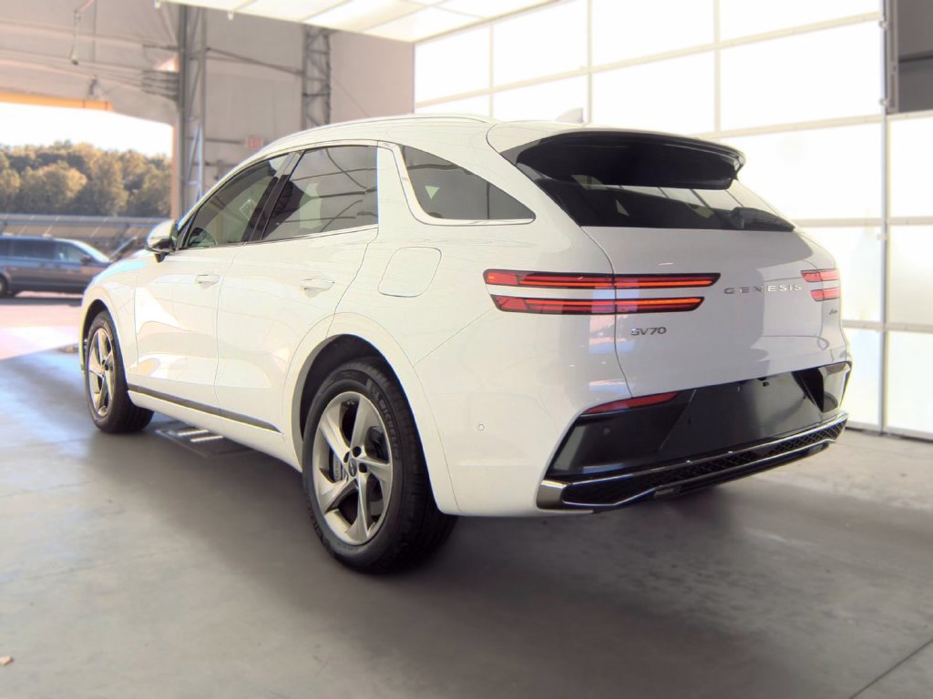 Used 2026 Genesis GV70 2.5T Advanced AWD/4WD image 3