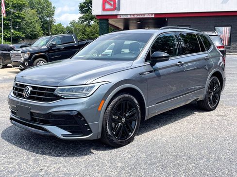 Used 2022 Volkswagen Tiguan SE R-Line FWD image 1