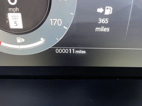 New 2026 Land Rover Range Rover Velar Dynamic SE image 25