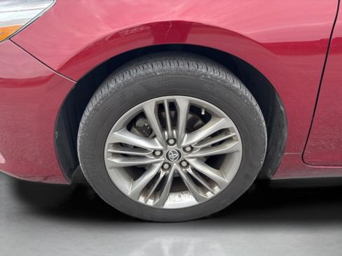 Used 2016 Toyota Camry SE w/ Moonroof Package image 38
