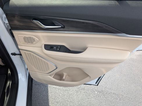 New 2026 Jeep Grand Cherokee Limited w/ Luxury Tech Group II RWD image 32