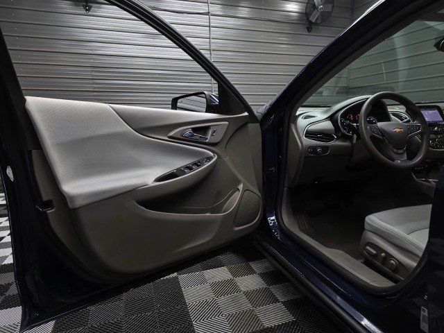 Used 2020 Chevrolet Malibu LT FWD image 31
