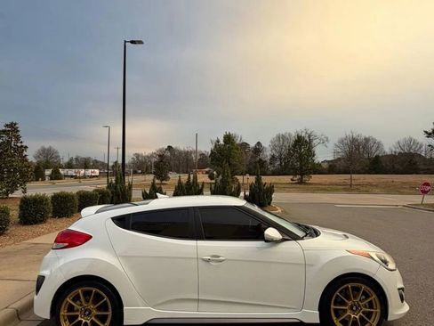 Used 2014 Hyundai Veloster Turbo image 4
