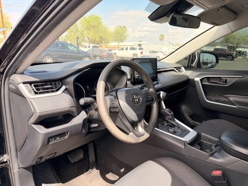 Used 2019 Toyota RAV4 LE image 19