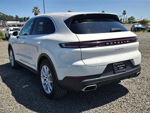 Used 2024 Porsche Cayenne AWD/4WD image 18