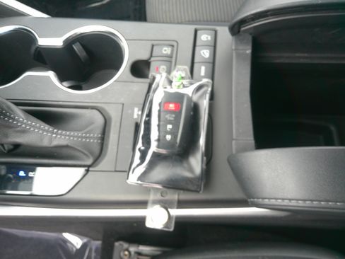 Used 2022 Toyota Highlander LE image 37