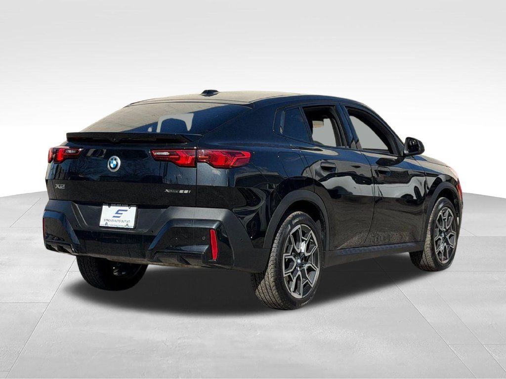 Used 2026 BMW X2 xDrive28i AWD/4WD image 9