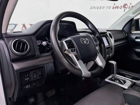 Used 2018 Toyota Tundra SR5 w/ SR5 Upgrade Package AWD/4WD image 11
