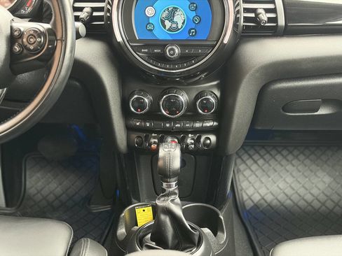 Used 2019 MINI Cooper 4-Door Hardtop w/ Signature Upholstery Package image 4