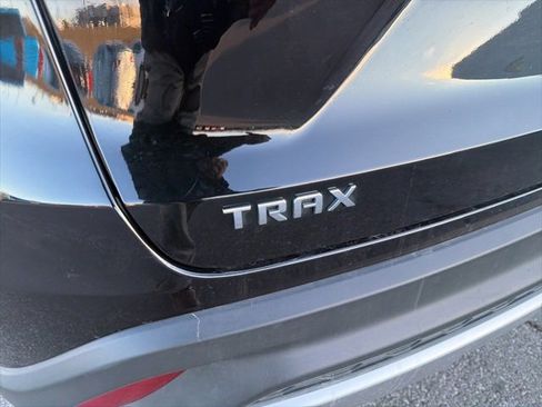 Used 2025 Chevrolet Trax LT w/ LT Convenience Package image 22