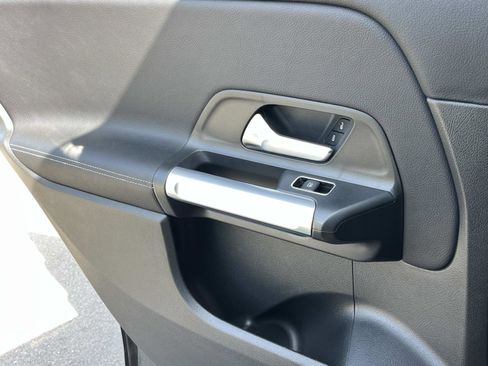 Used 2023 Mercedes-Benz GLB 250 4MATIC image 18