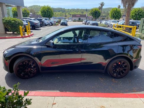 Used 2020 Tesla Model Y Long Range image 5