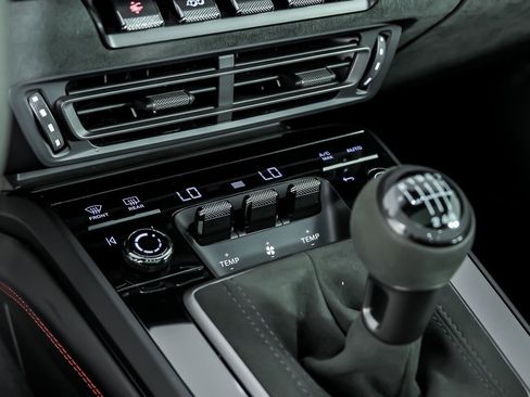 Used 2024 Porsche 911 Carrera GTS RWD image 39