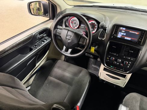 Used 2019 Dodge Grand Caravan SE FWD image 48