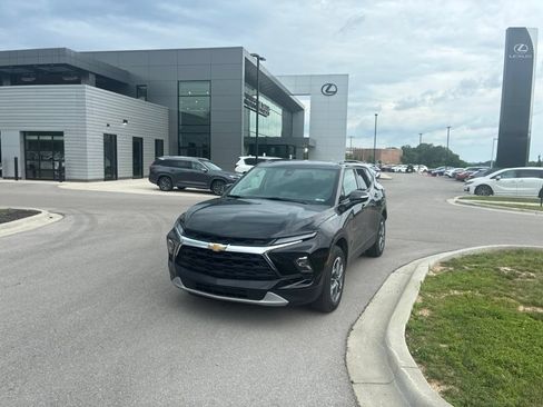 Used 2024 Chevrolet Blazer LT FWD image 3
