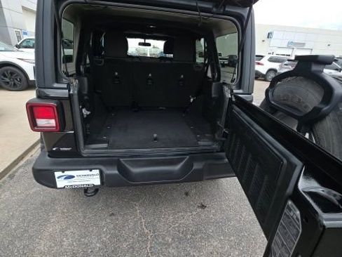Used 2018 Jeep Wrangler Unlimited Sport S AWD/4WD image 18