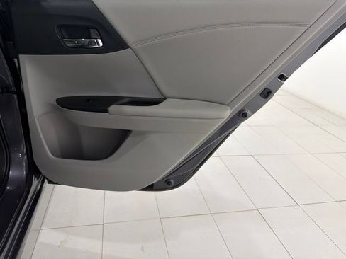 Used 2015 Honda Accord Touring image 21
