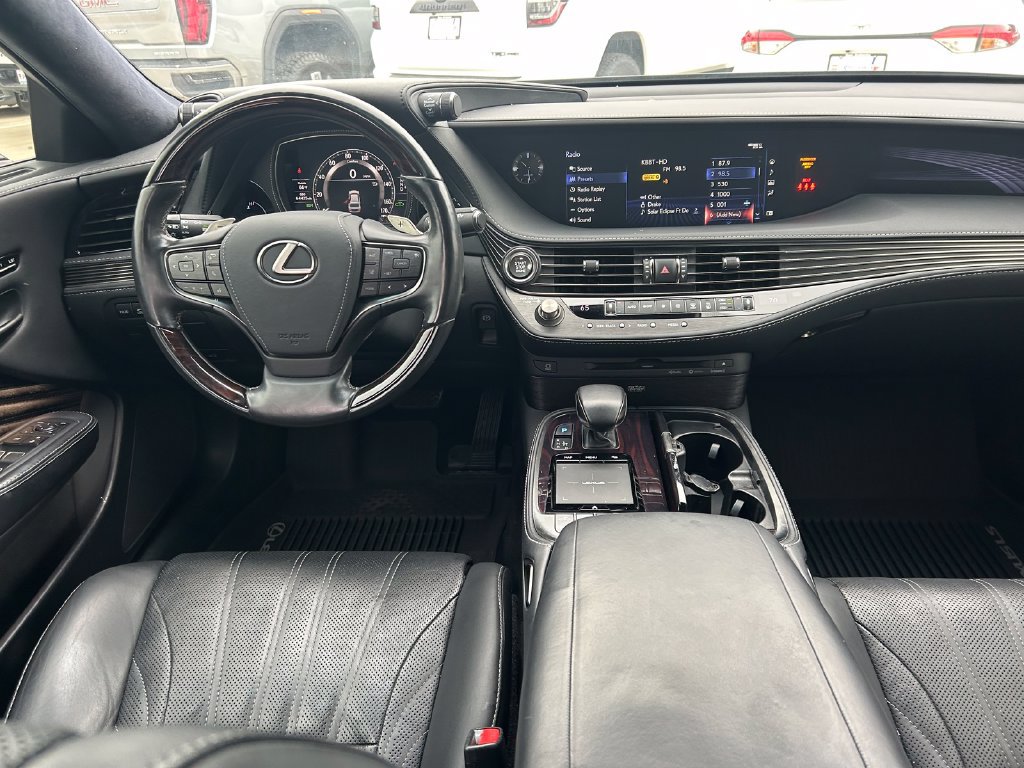 Used 2020 Lexus LS 500 w/ Interior Upgrade Package RWD image 16
