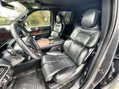 Used 2023 Lincoln Navigator Reserve image 18