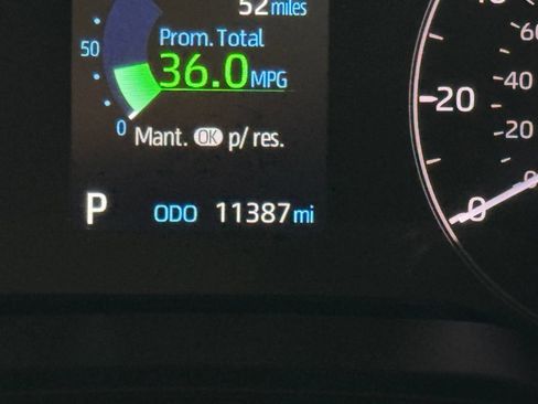 Used 2025 Toyota Corolla Cross AWD Hybrid image 29
