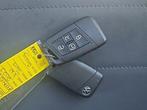 Used 2023 Volkswagen Taos SE w/ Panoramic Sunroof Package image 38