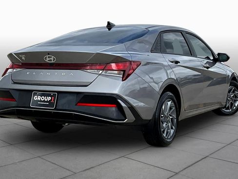Used 2024 Hyundai Elantra SEL image 13