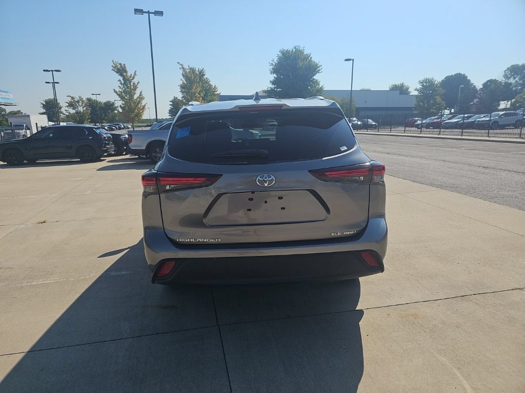 Used 2026 Toyota Highlander XLE AWD/4WD image 7