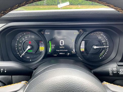 Used 2024 Jeep Wrangler Unlimited AWD/4WD image 25