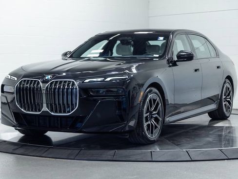 Certified 2023 BMW 760i xDrive AWD/4WD image 6