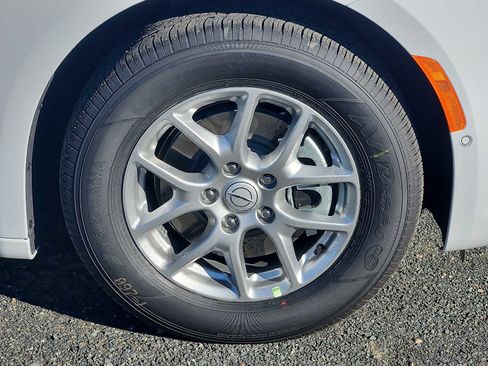 New 2026 Chrysler Pacifica Select image 5