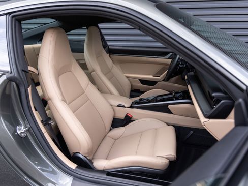 Certified 2024 Porsche 911 Carrera RWD image 29