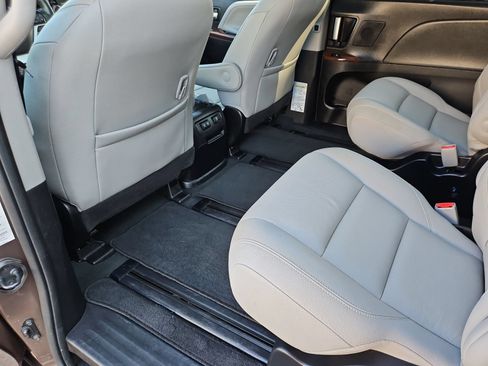 Used 2020 Toyota Sienna Limited AWD/4WD image 31