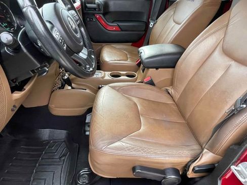 Used 2013 Jeep Wrangler Unlimited Rubicon w/ Connectivity Group AWD/4WD image 18