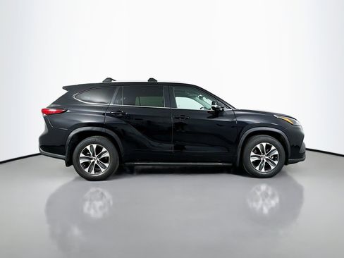 Used 2023 Toyota Highlander XLE AWD/4WD image 8