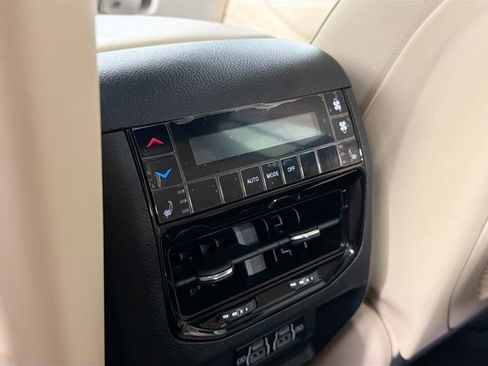 Used 2024 Jeep Grand Cherokee L Limited w/ Luxury Tech Group II AWD/4WD image 26