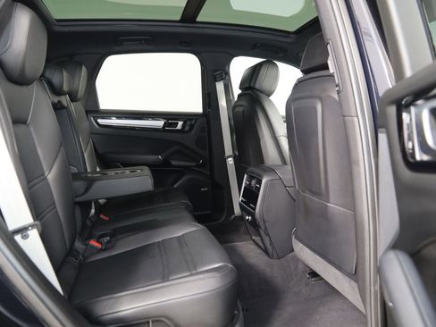 Used 2022 Porsche Cayenne Platinum Edition w/ Premium Package Plus AWD/4WD image 14