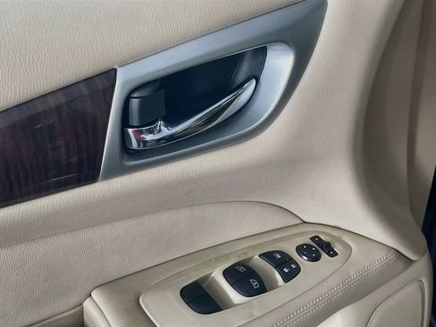 Used 2015 Nissan Pathfinder SL w/ SL Tech Package FWD image 19