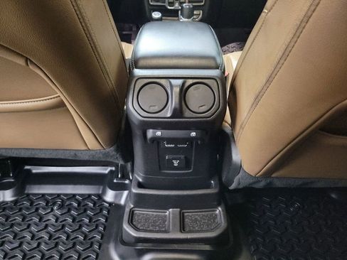 Used 2020 Jeep Wrangler Unlimited Sahara image 21