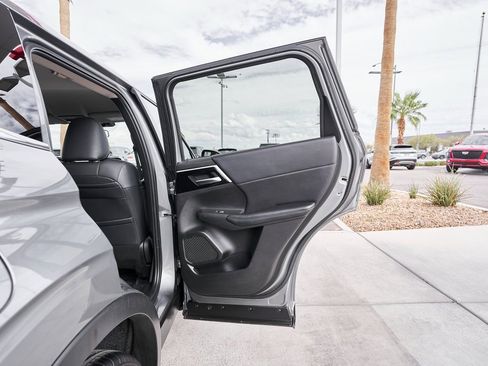 Used 2024 Mitsubishi Outlander SE image 14