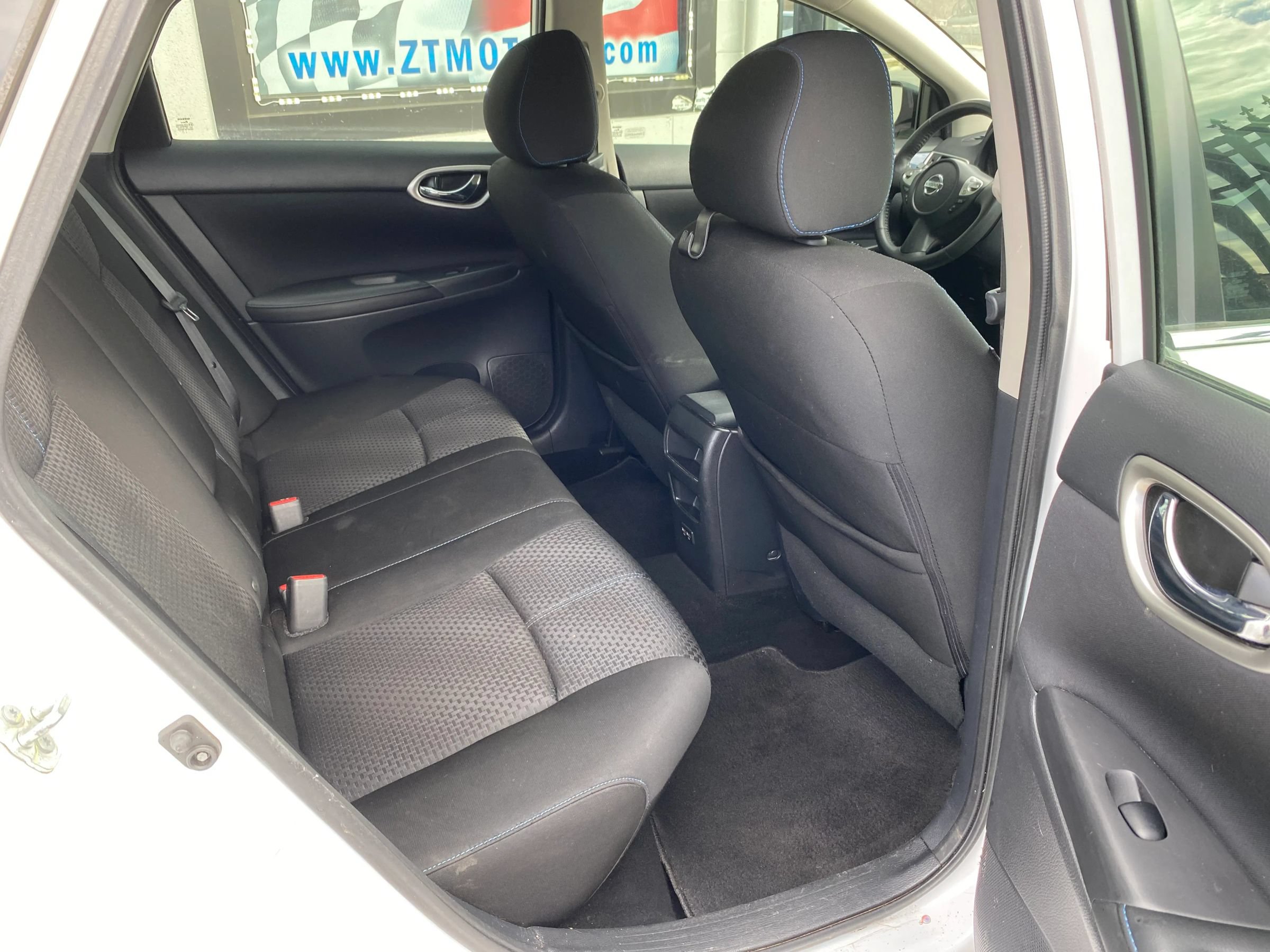 Used 2018 Nissan Sentra SR w/ SR Midnight Edition Package FWD image 11