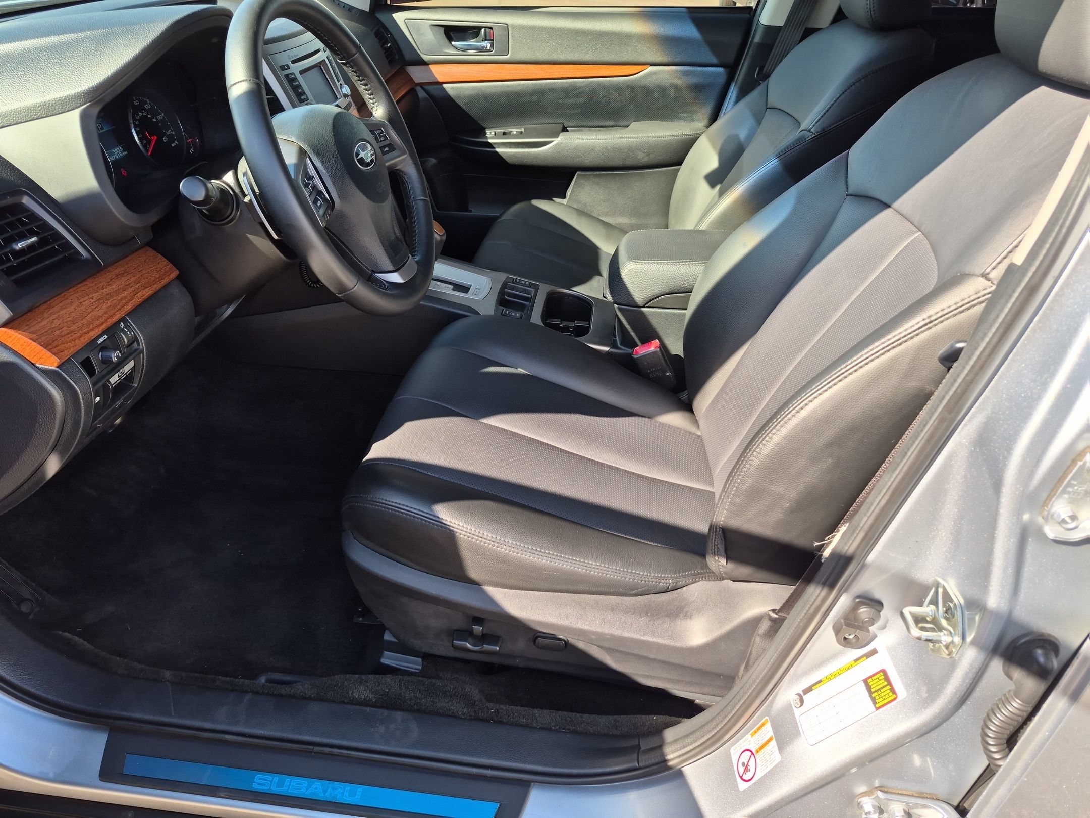 Used 2013 Subaru Outback 2.5i Limited w/ Moonroof Pkg AWD/4WD image 13