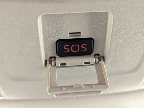 Used 2020 Toyota Corolla LE image 21