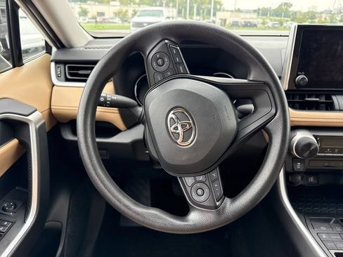 Used 2025 Toyota RAV4 LE AWD/4WD image 19