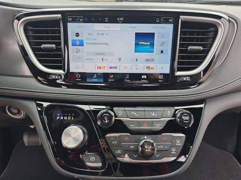 New 2026 Chrysler Pacifica Select image 22