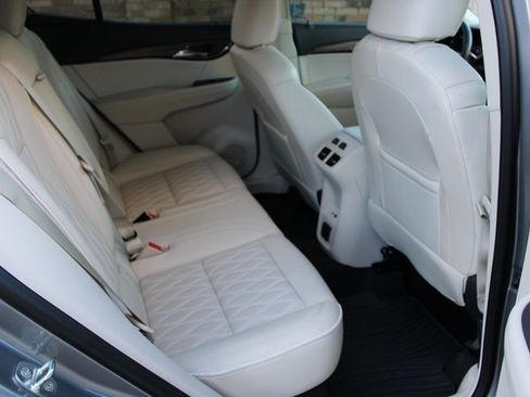 Used 2022 Buick Envision Avenir w/ Technology Package II image 18