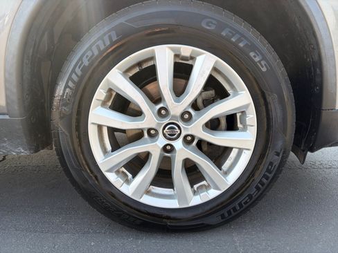 Used 2020 Nissan Rogue SV AWD/4WD image 30