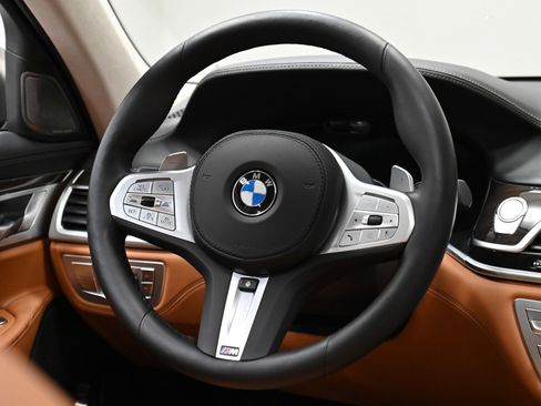 Used 2022 BMW M760i xDrive w/ Luxury Rear Seating Package image 9